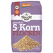 5 Korn Flocken 475g - Bauckhof

Die ersten Mehrkorn-Flocken in glutenfreier Qualität: Haferflocken aus norddeutschem Vertragsanbau, knusprig-zarte Milchreisflocken, Buchweizen-, Hirse- und Quinoaflocken für eine leicht nussige Note. Diese feine Mischung schmeckt pur, als Basis für Müslis und Frühstücksbreie oder als Zutat in Broten.&nbsp;Glutenfrei und in Demeter-Qualität: ein ganz neuer Flocken-Mix, der Flocken-, Porrdige- und Müslifans genauso anspricht wie Menschen mit Glutenunverträglichkeit.